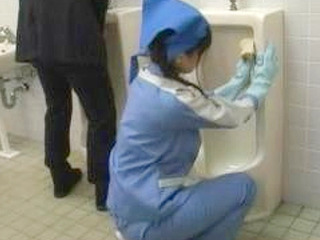 Japanese Beauty offers Toilet Blowjob Service – XXX Porn in Tokyo, Nippon